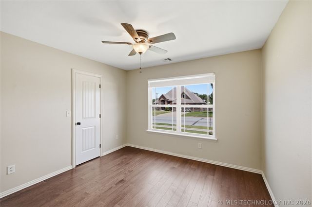 1004 E 135th Place, Glenpool, OK 74033