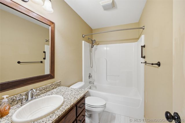 1004 E 135th Place, Glenpool, OK 74033