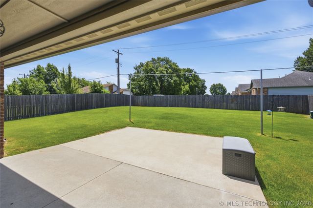 1004 E 135th Place, Glenpool, OK 74033