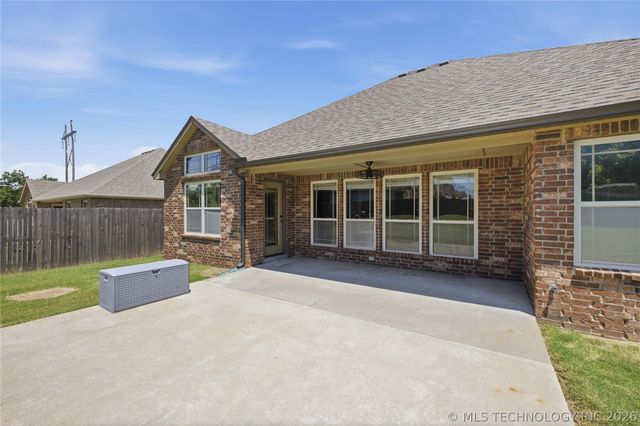 1004 E 135th Place, Glenpool, OK 74033