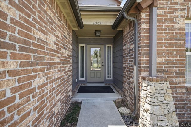 1004 E 135th Place, Glenpool, OK 74033