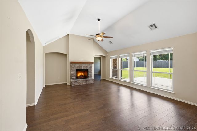 1004 E 135th Place, Glenpool, OK 74033