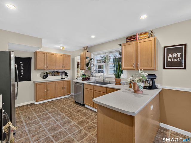 13 Sunnyside East Road 13, Norwich, CT 06360