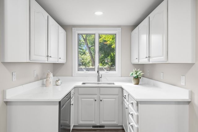 3 Summer St 2, Topsfield, MA 01983