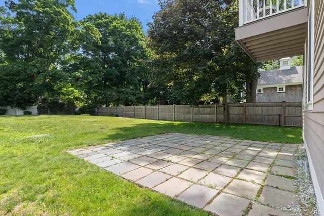 3 Summer St 2, Topsfield, MA 01983