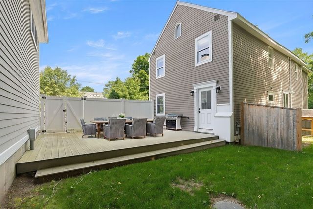 3 Summer St 2, Topsfield, MA 01983