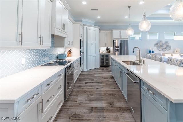 8754 Calypso CT, Naples, FL 34112