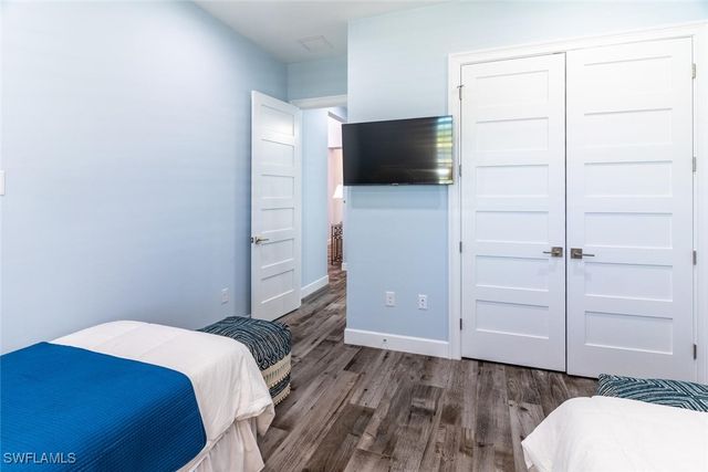 8754 Calypso CT, Naples, FL 34112