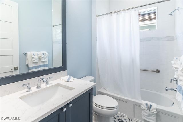 8754 Calypso CT, Naples, FL 34112