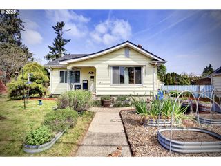 8011 Se LAMBERT St, Portland, OR 97206