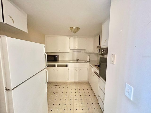 2457 ECUADORIAN WAY 41, Clearwater, FL 33763