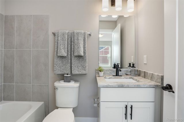 29989 Center Street 8, Lyon Charter Township, MI 48165