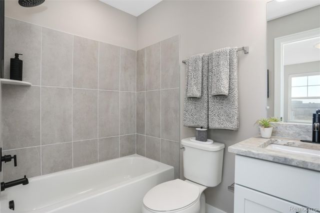 29989 Center Street 8, Lyon Charter Township, MI 48165