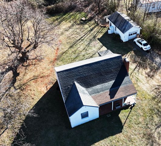 5991 Franklin ST, Ferrum, VA 24088