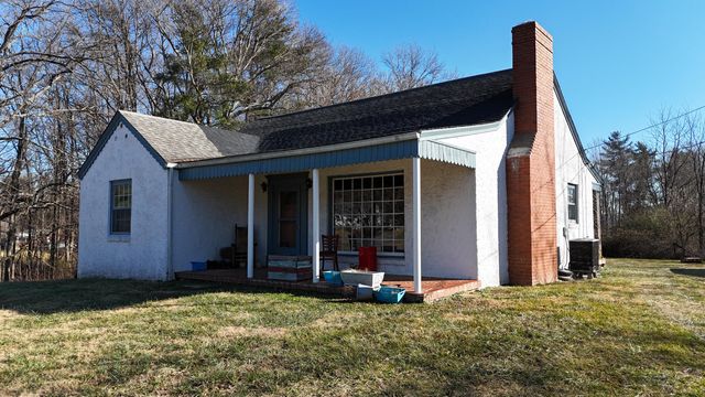 5991 Franklin ST, Ferrum, VA 24088