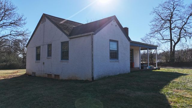 5991 Franklin ST, Ferrum, VA 24088