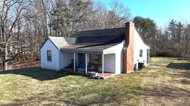 5991 Franklin ST, Ferrum, VA 24088
