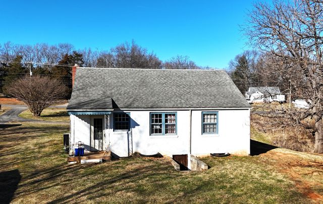 5991 Franklin ST, Ferrum, VA 24088