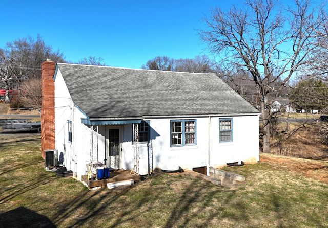 5991 Franklin ST, Ferrum, VA 24088