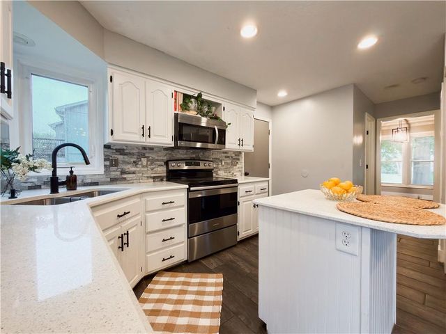 15026 W 146 Street, Olathe, KS 66062