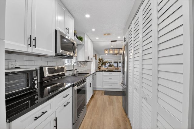 5844 Areca Palm Ct., Unit B, Delray Beach, FL 33484