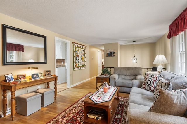 44 Patten Rd, Westford, MA 01886