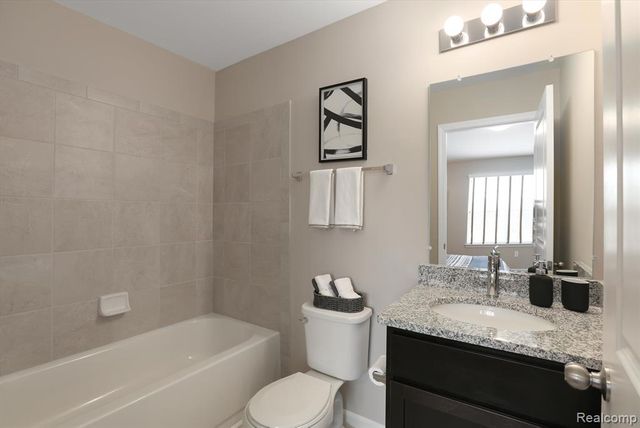 23611 Trailview Lane 32, Farmington, MI 48336