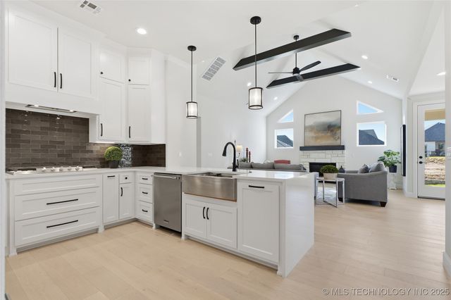 914 W 85th Street S, Tulsa, OK 74132