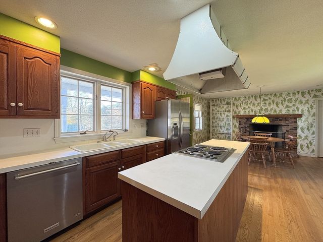 696 Bernardston Road, Greenfield, MA 01301