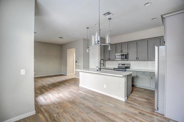 901 S Smith Road 1045, Tempe, AZ 85281