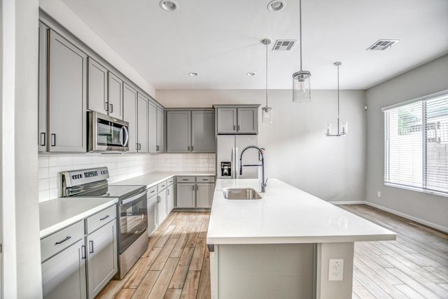 901 S Smith Road 1045, Tempe, AZ 85281