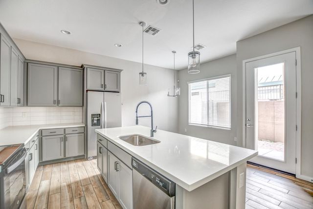 901 S Smith Road 1045, Tempe, AZ 85281