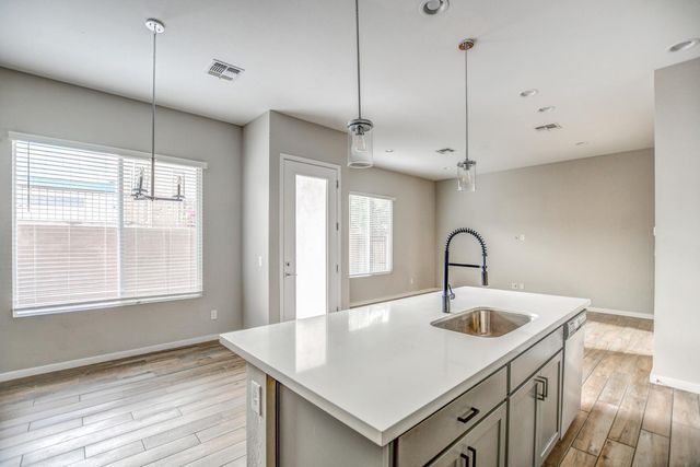 901 S Smith Road 1045, Tempe, AZ 85281