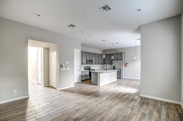 901 S Smith Road 1045, Tempe, AZ 85281