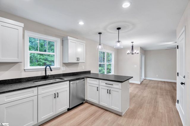 12 Oxford Boulevard, Taylors, SC 29687