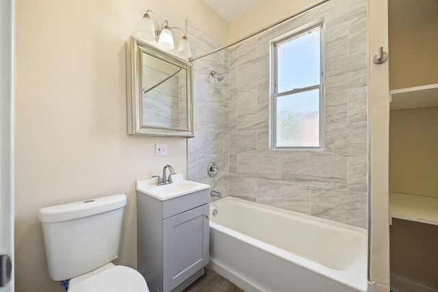 4225 W Jackson Boulevard, Chicago, IL 60624