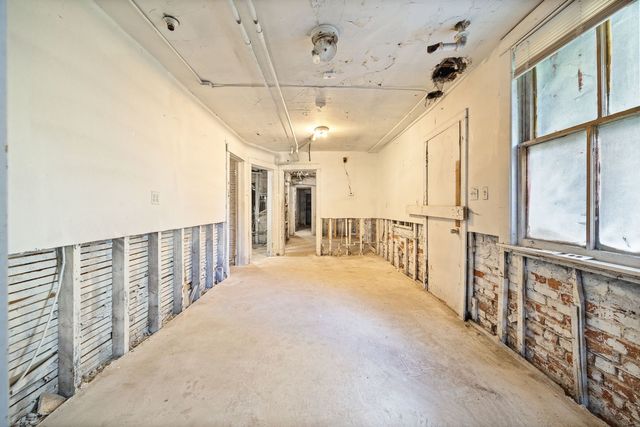4225 W Jackson Boulevard, Chicago, IL 60624