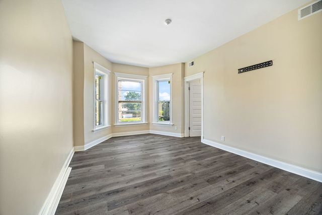 4225 W Jackson Boulevard, Chicago, IL 60624