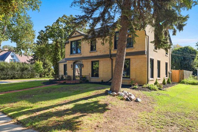 526 N BROADWAY STREET, De Pere, WI 54115