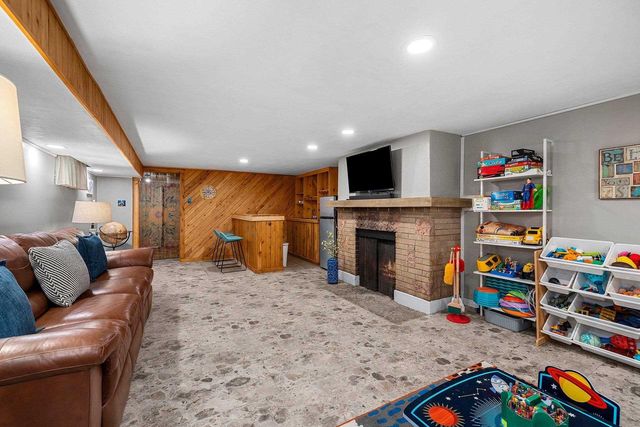 526 N BROADWAY STREET, De Pere, WI 54115