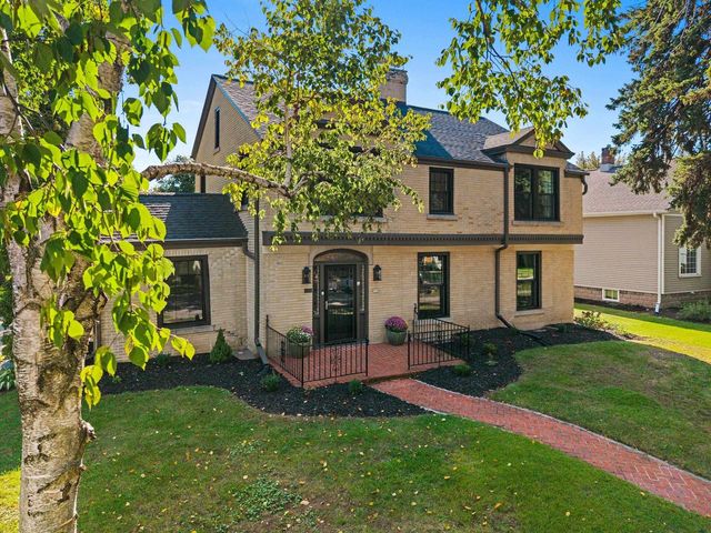 526 N BROADWAY STREET, De Pere, WI 54115