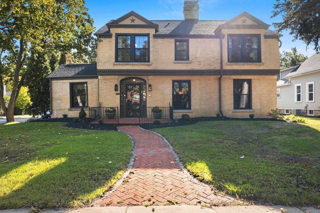 526 N BROADWAY STREET, De Pere, WI 54115