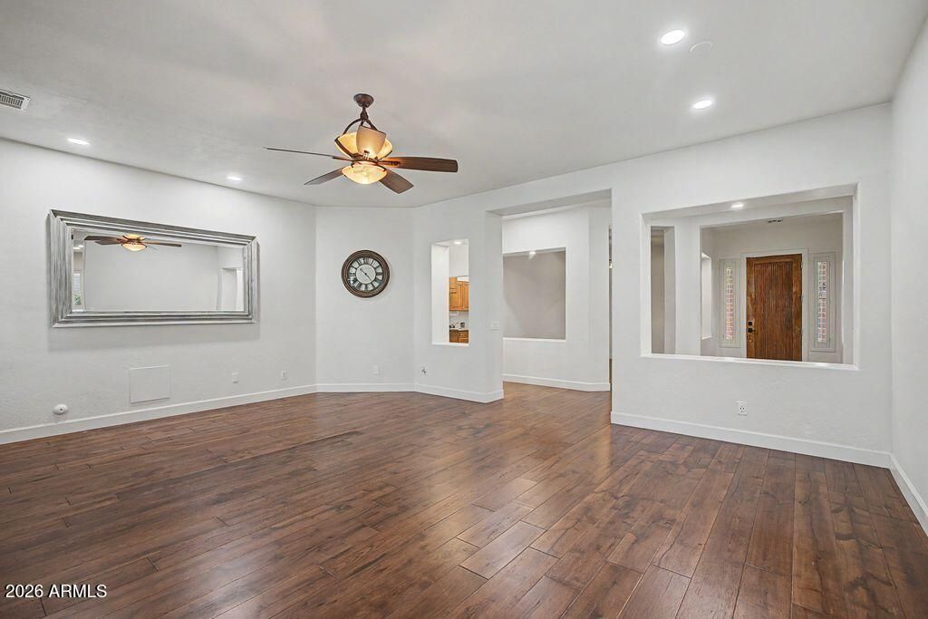 Image 15 of property listing at 14146 N 90TH Lane, Peoria, AZ 85381