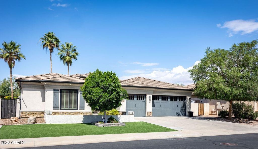 Image 2 of property listing at 14146 N 90TH Lane, Peoria, AZ 85381