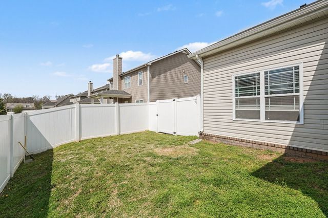 264 Autumn Terrace Ln, Clarksville, TN 37040