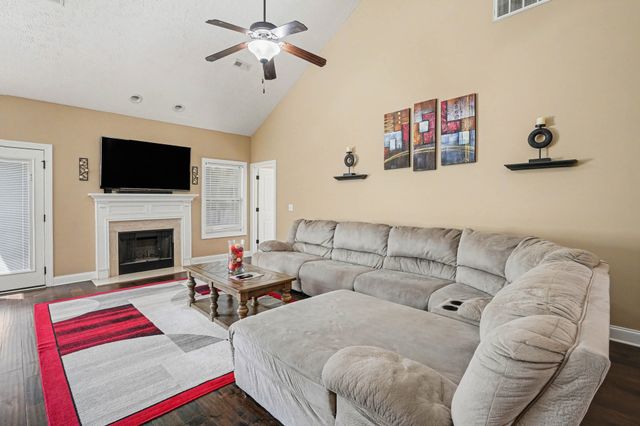 264 Autumn Terrace Ln, Clarksville, TN 37040