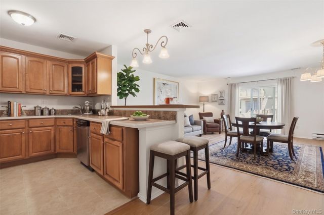 100 Daly Boulevard 2403, Oceanside, NY 11572