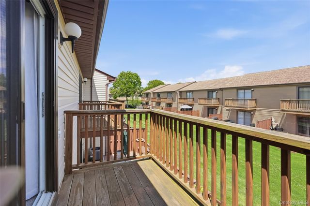 100 Daly Boulevard 2403, Oceanside, NY 11572