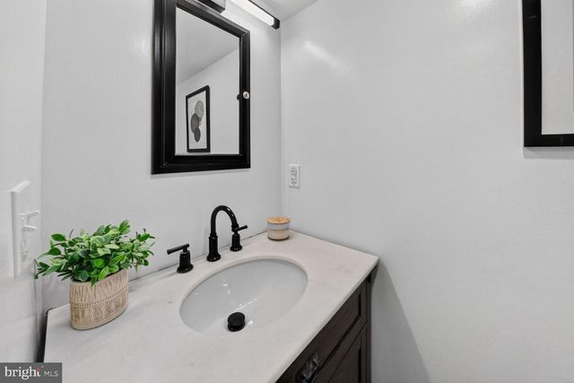 832 DELAFIELD ST NE, Washington, DC 20017