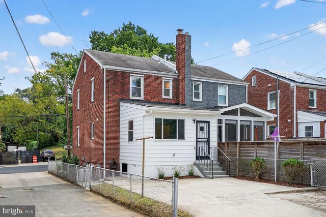 832 DELAFIELD ST NE, Washington, DC 20017